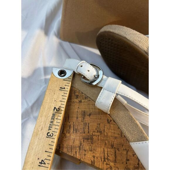 A2 Aerosoles Plush White wedges 9m (small mark) - Picture 10 of 11